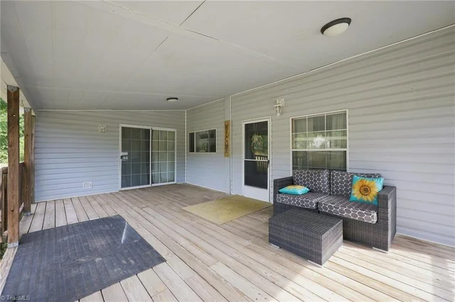 1150 Nature Lane, photo 2 of 42