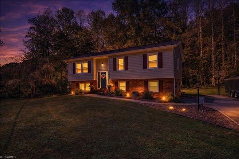 Homes For Sale - 0328 Country Club Road<br/> Wilkesboro, NC 28697