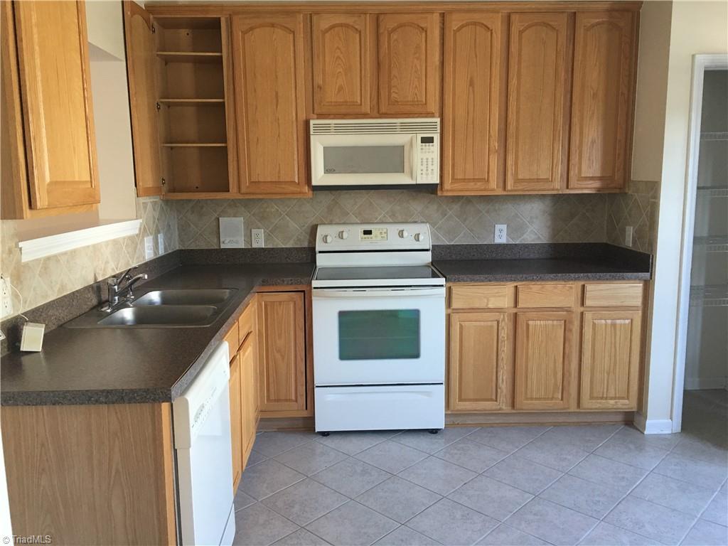 Photo 2 of 9 of 1604 Olivers Crossing Circle townhome