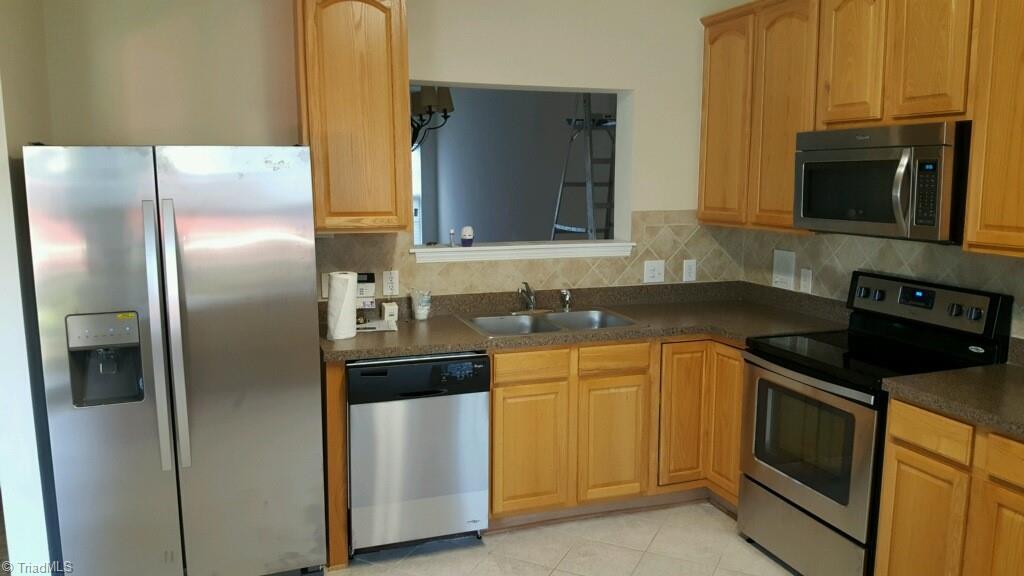 Photo 3 of 9 of 1604 Olivers Crossing Circle townhome