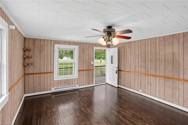 862 Country Club Drive, photo 5 of 29