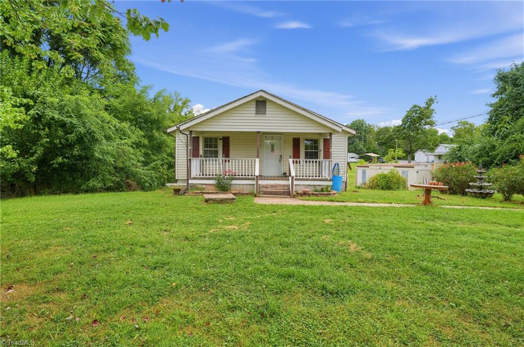 Photo of 862 Country Club Drive, State Road, NC 28676 (MLS # 1236211)