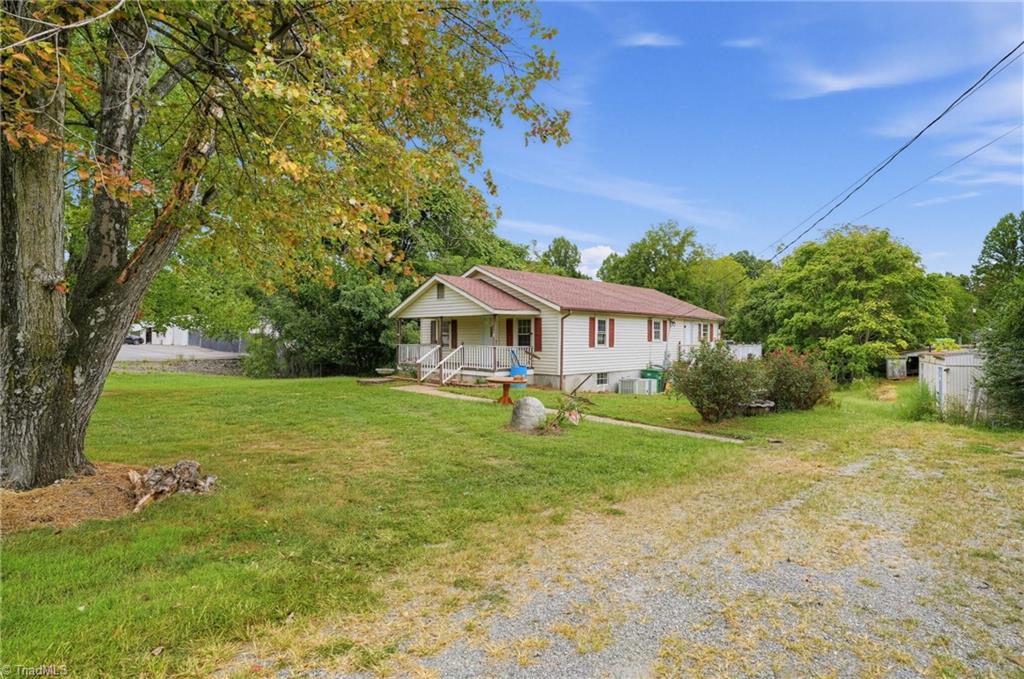Photo of 862 Country Club Drive, State Road, NC 28676 (MLS # 1236211)