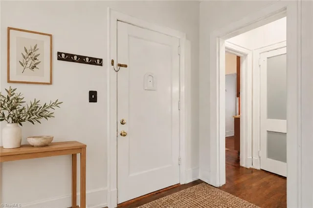 906 W Market Street Unit B1, photo 5 of 31