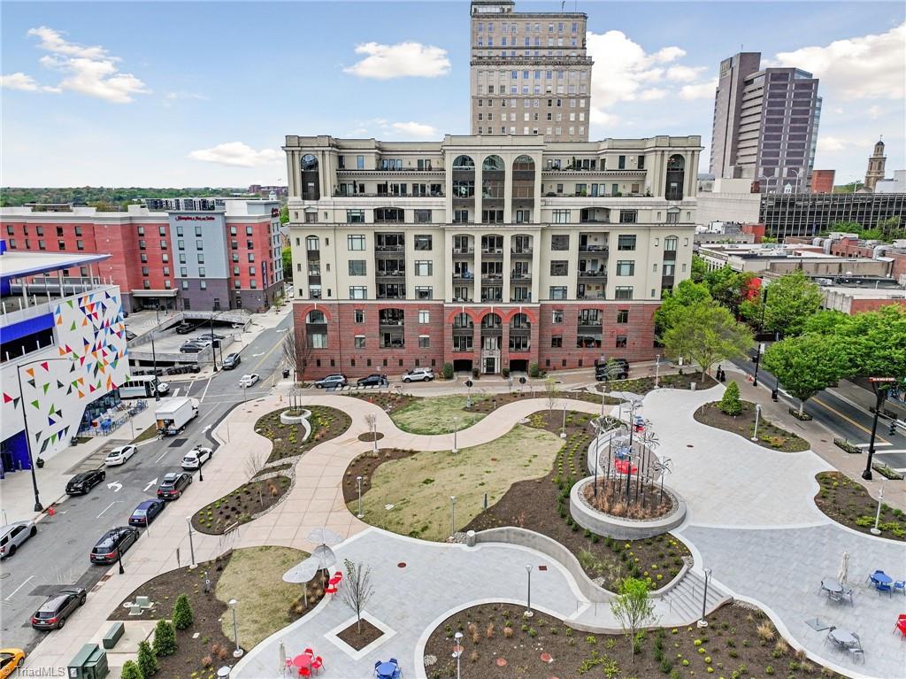 Winston Salem, North Carolina 27101, United States, 3 Bedrooms Bedrooms, ,4 BathroomsBathrooms,Residential,Active,61213