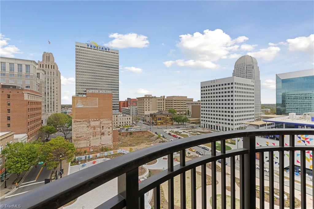 Winston Salem, North Carolina 27101, United States, 3 Bedrooms Bedrooms, ,4 BathroomsBathrooms,Residential,Active,61213