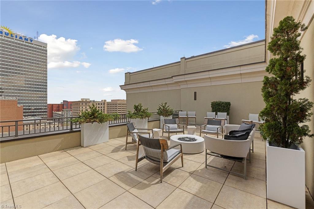 Winston Salem, North Carolina 27101, United States, 3 Bedrooms Bedrooms, ,4 BathroomsBathrooms,Residential,Active,61213