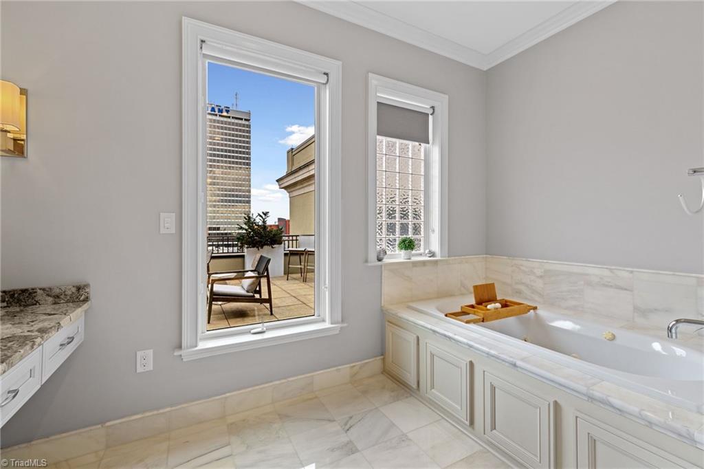 Winston Salem, North Carolina 27101, United States, 3 Bedrooms Bedrooms, ,4 BathroomsBathrooms,Residential,Active,61213