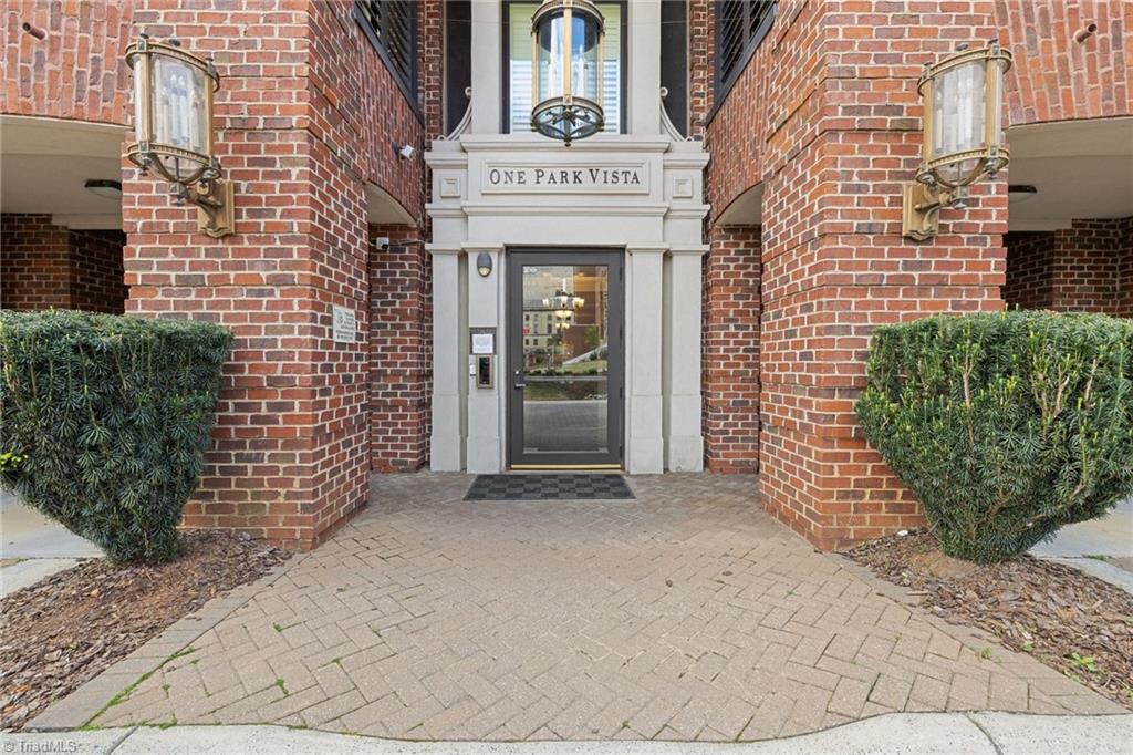 Winston Salem, North Carolina 27101, United States, 3 Bedrooms Bedrooms, ,4 BathroomsBathrooms,Residential,Active,61213