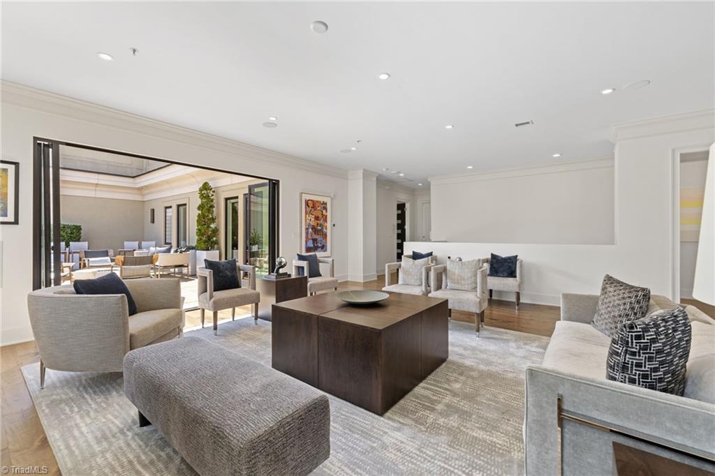 Winston Salem, North Carolina 27101, United States, 3 Bedrooms Bedrooms, ,4 BathroomsBathrooms,Residential,Active,61213