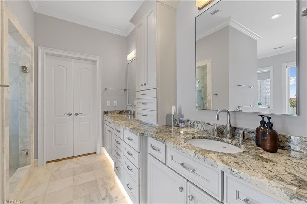 Winston Salem, North Carolina 27101, United States, 3 Bedrooms Bedrooms, ,4 BathroomsBathrooms,Residential,Active,61213