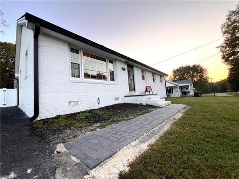 A home in Mount Airy