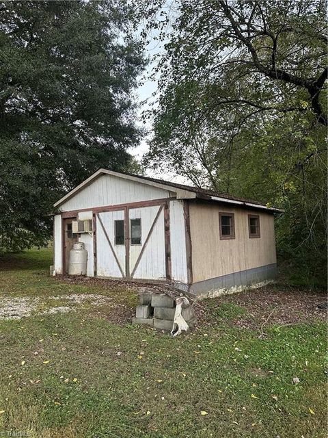 A home in Mount Airy