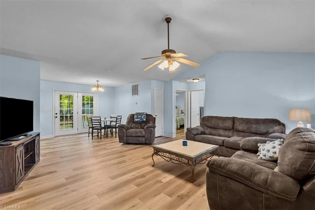 2279 Regency Drive, photo 4 of 32