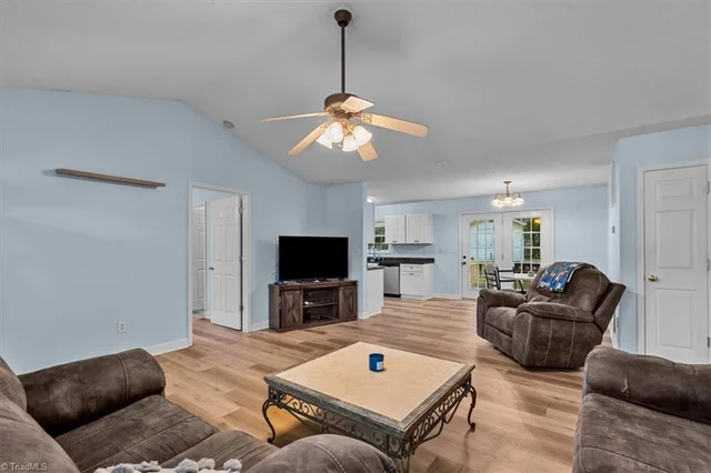 2279 Regency Drive, photo 5 of 32