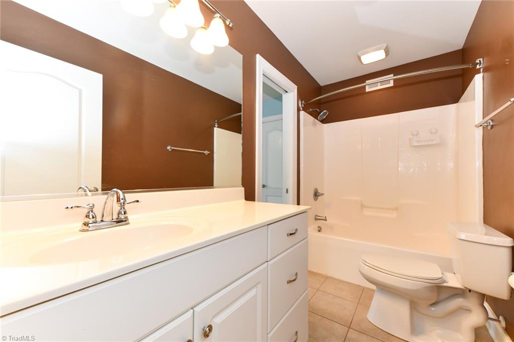 5806 Mabe Drive, Oak Ridge, North Carolina image 27