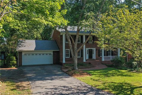 A home in Clemmons