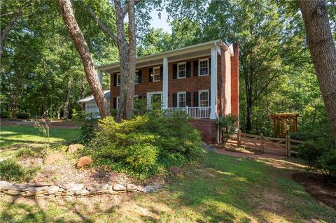 A home in Clemmons