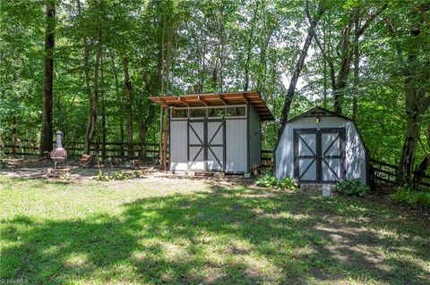 A home in Clemmons