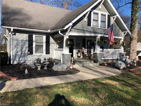 A home in Mount Airy