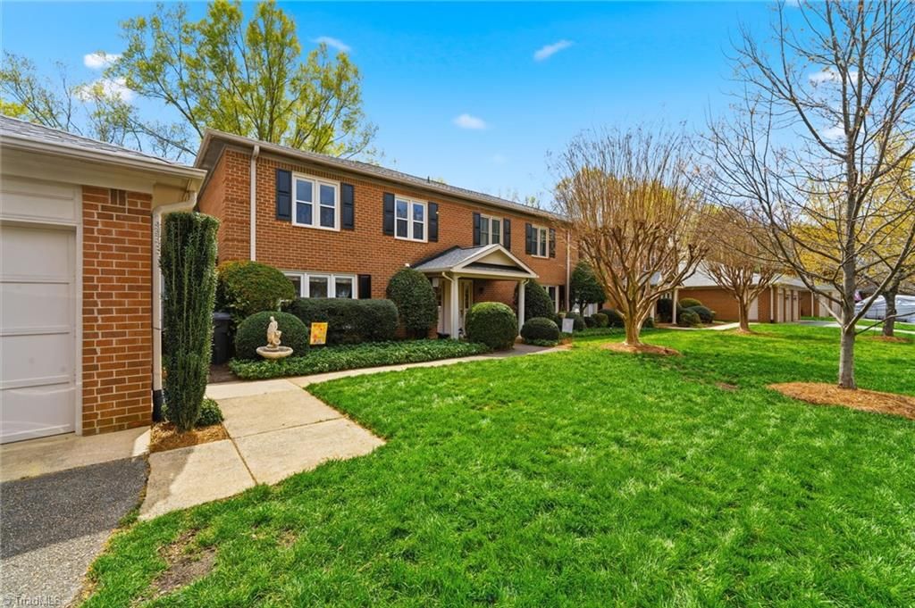 Photo of 879 Brookleigh Court, Winston-Salem, NC 27104 (MLS # 1214320)