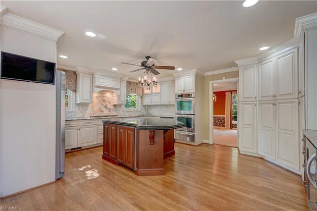 1702 Fox Hollow Road, photo 3 of 41