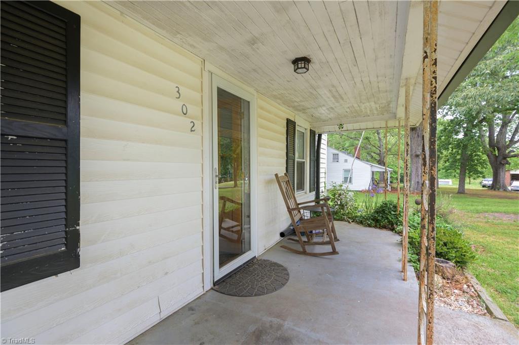 302 Boggs Road