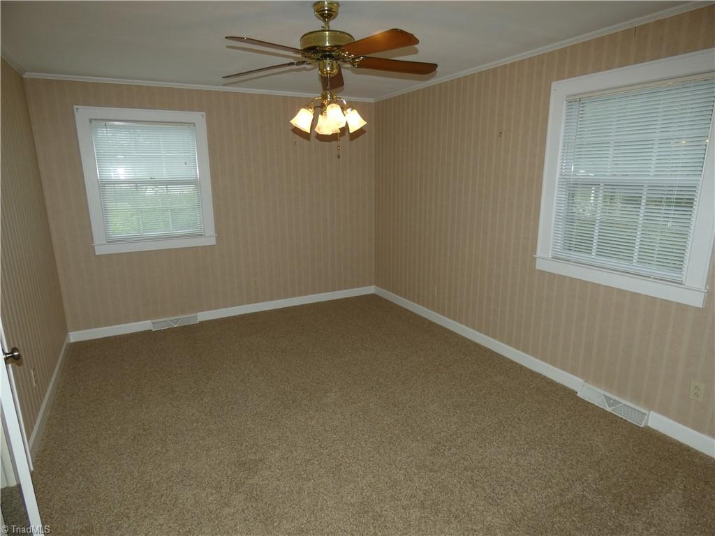 300 E Lee Avenue, Yadkinville, North Carolina image 11