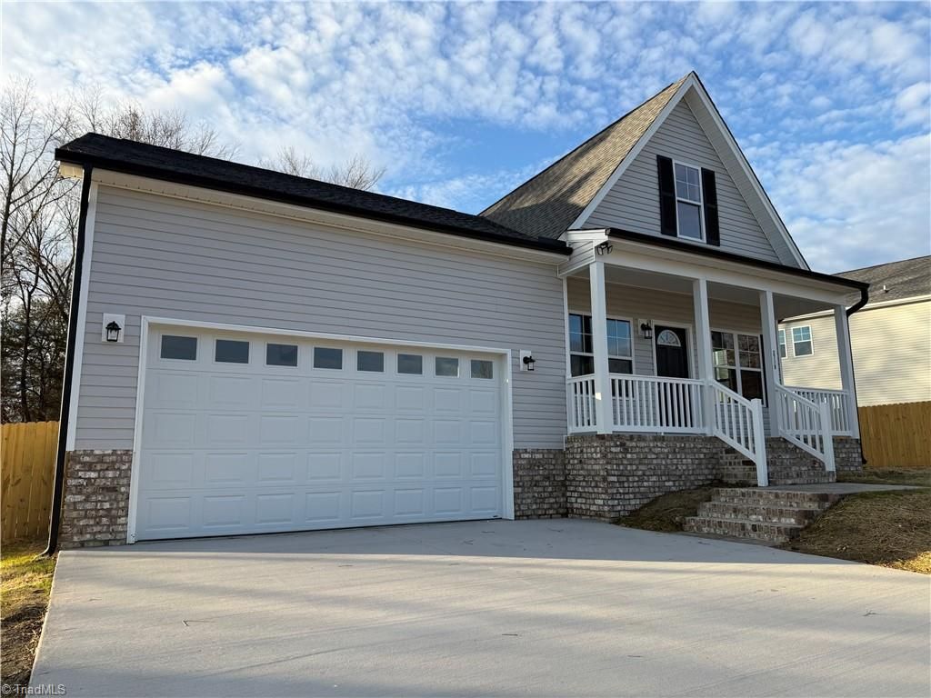 Photo of 2710 Griffith Road, Winston-Salem, NC 27103 (MLS # 1203832)