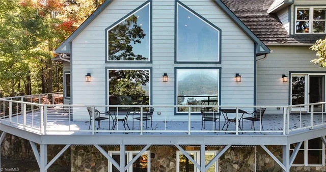 414 Morning Mist Drive, photo 2 of 45