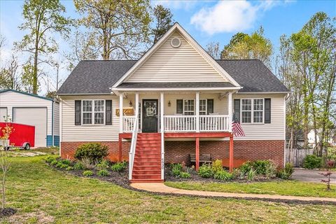 Homes For Sale - 6830 Rangecrest Road<br/> Forsyth County, Belews Creek, NC 27009