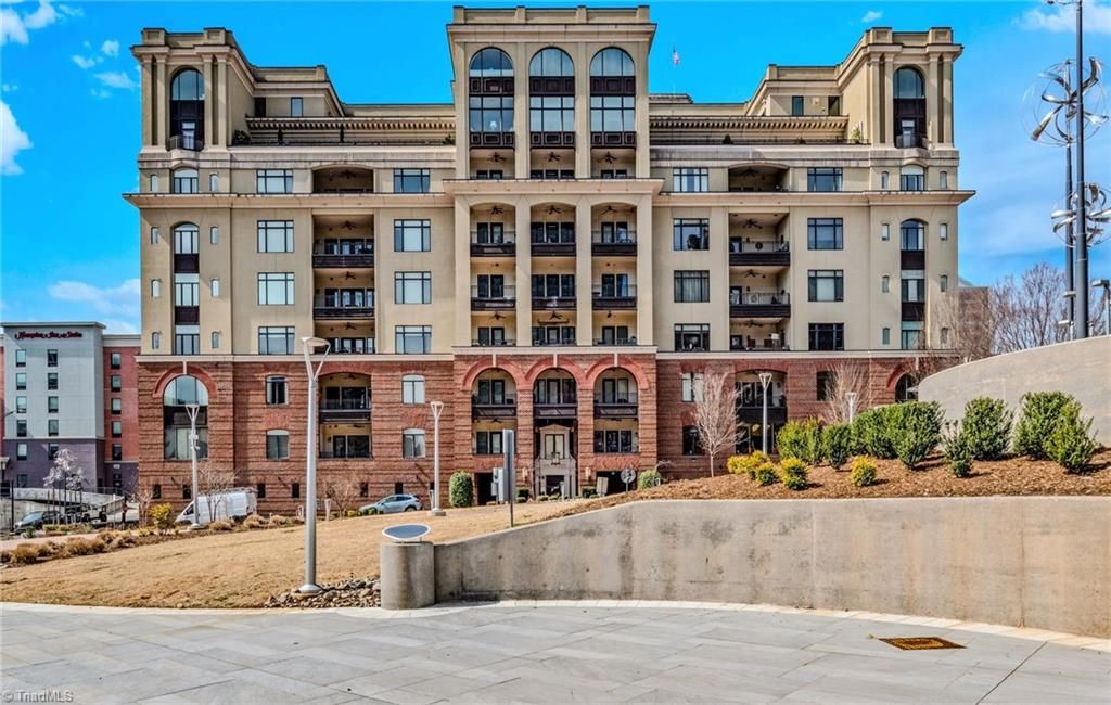 Photo of 1 Park Vista Lane #320, Winston-Salem, NC 27101 (MLS # 1211358)