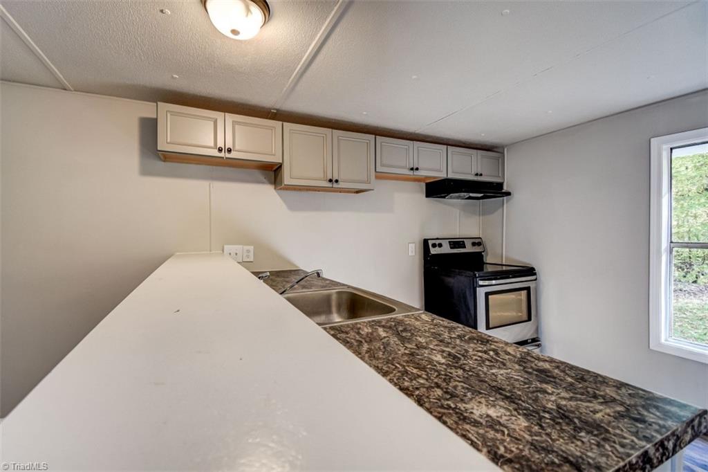 Photo 9 of 35 of 148 Bluff Run mobile home