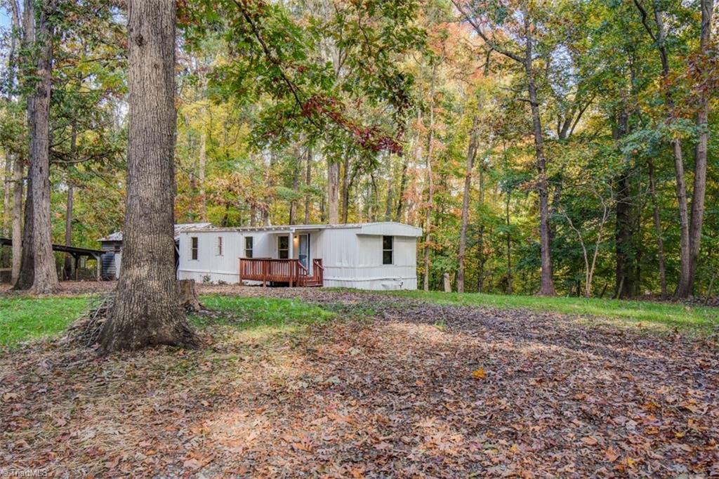 Photo 3 of 35 of 148 Bluff Run mobile home