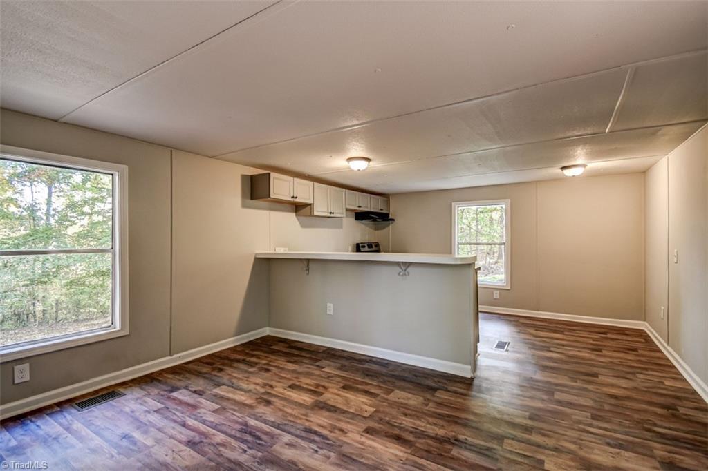 Photo 5 of 35 of 148 Bluff Run mobile home