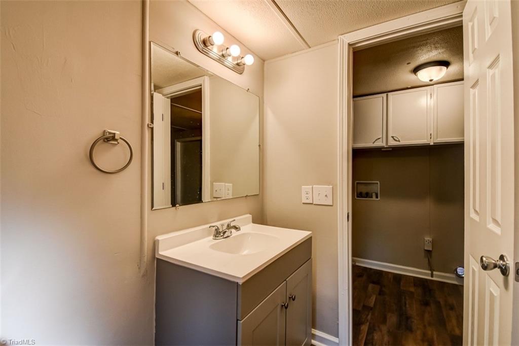 Photo 17 of 35 of 148 Bluff Run mobile home
