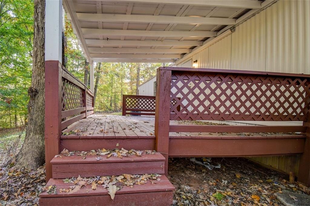 Photo 25 of 35 of 148 Bluff Run mobile home