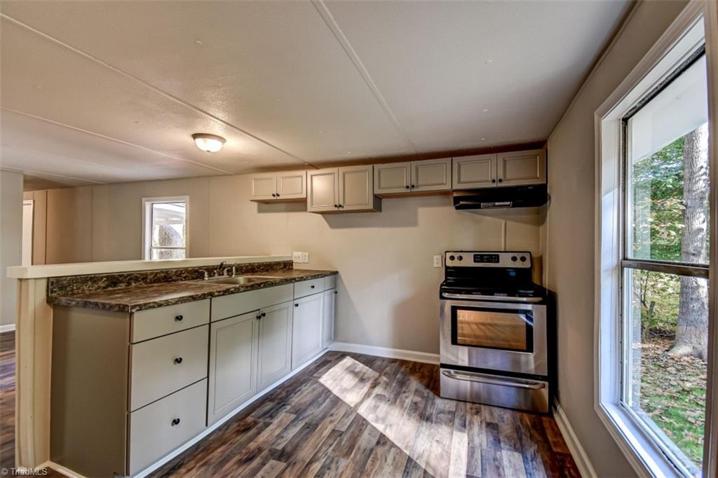 Photo 11 of 35 of 148 Bluff Run mobile home
