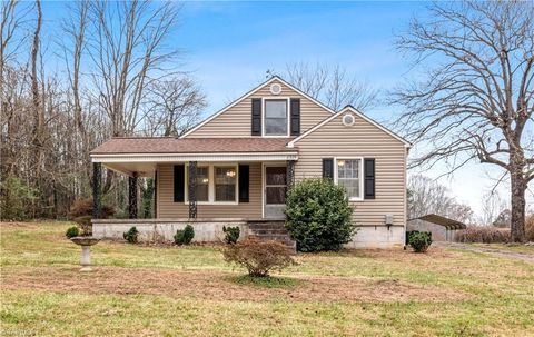 6320 Doral Drive Tobaccoville NC 27050