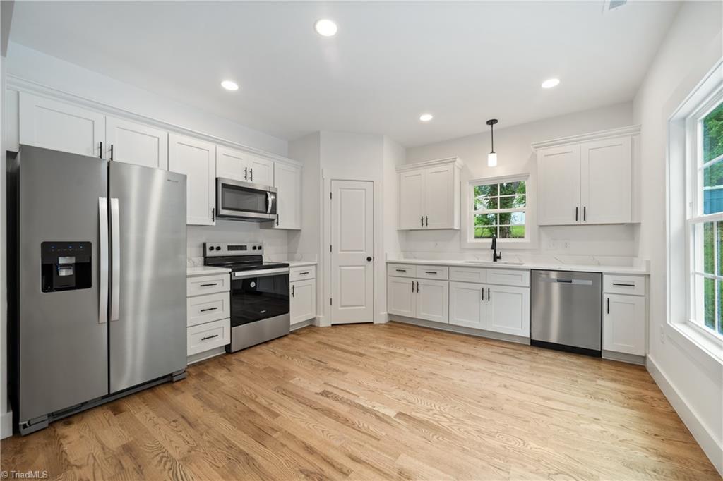 Yadkinville, North Carolina 27055, United States, 3 Bedrooms Bedrooms, ,2 BathroomsBathrooms,Residential,Active,173011