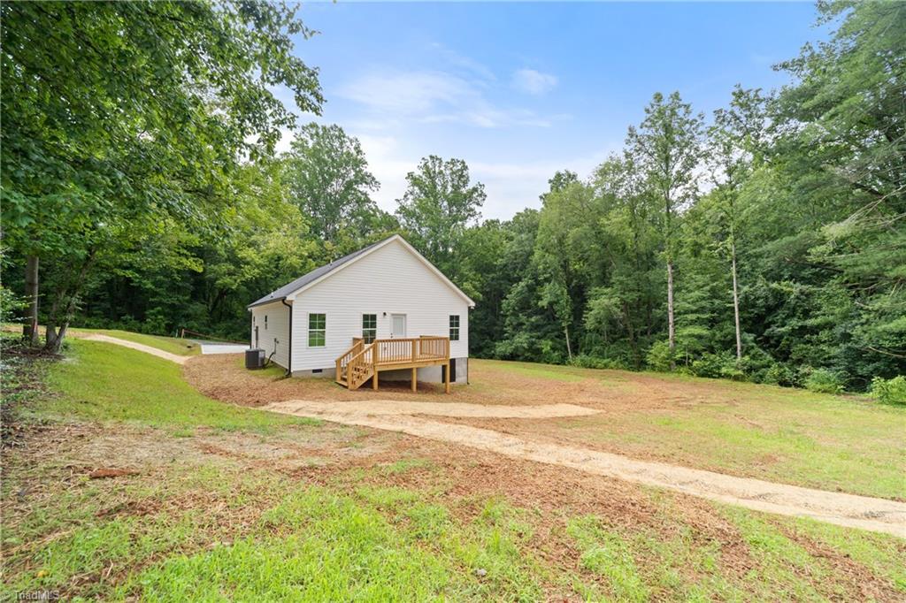 Yadkinville, North Carolina 27055, United States, 3 Bedrooms Bedrooms, ,2 BathroomsBathrooms,Residential,Active,173011