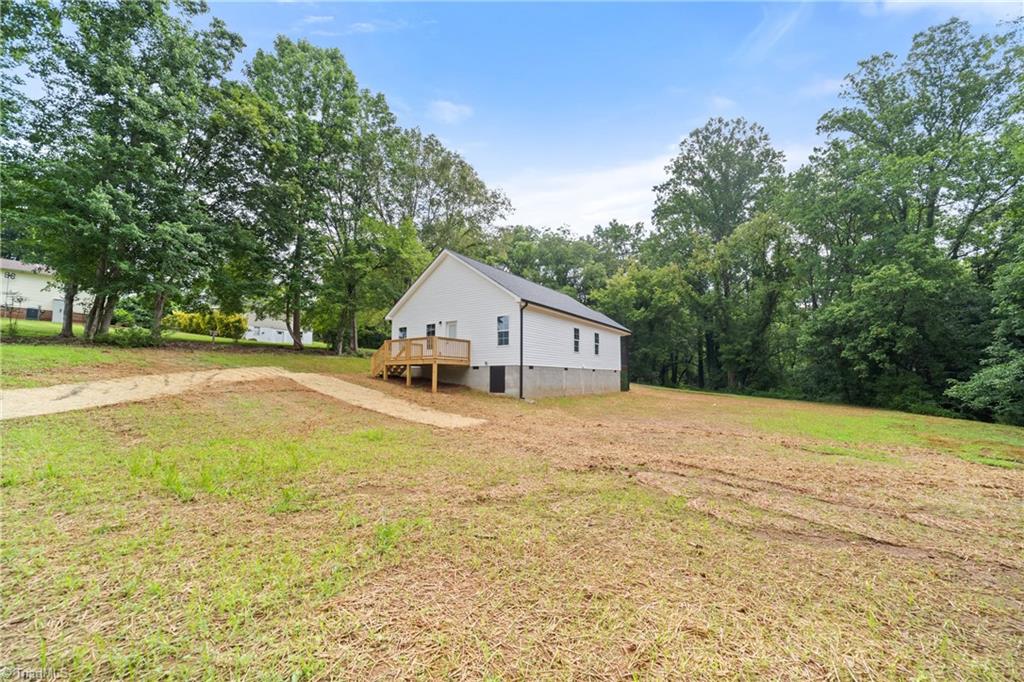 Yadkinville, North Carolina 27055, United States, 3 Bedrooms Bedrooms, ,2 BathroomsBathrooms,Residential,Active,173011