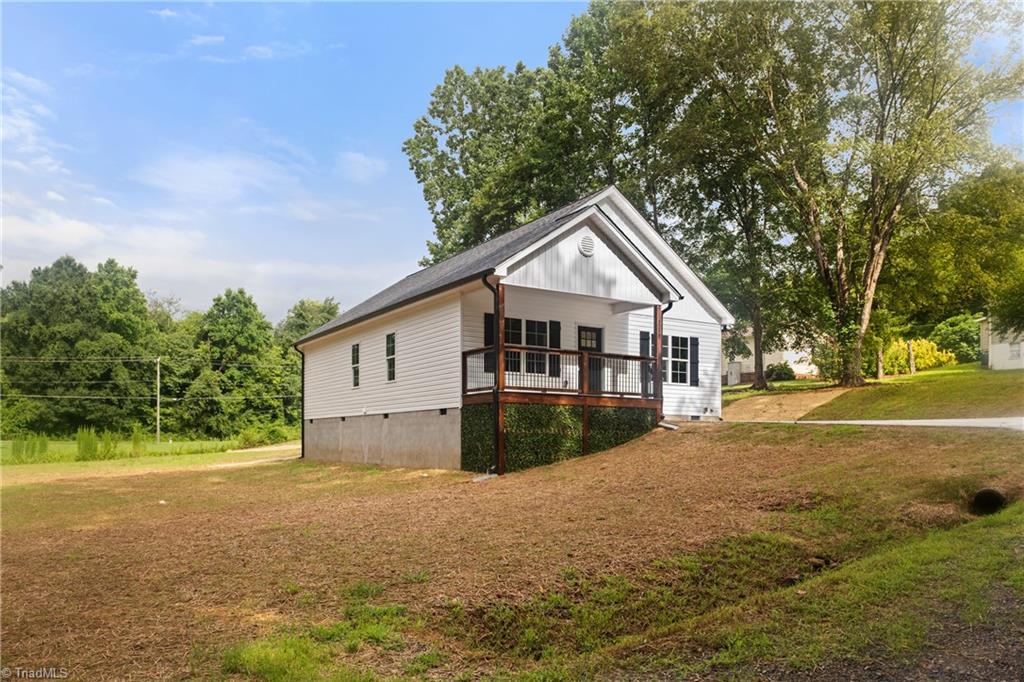 Yadkinville, North Carolina 27055, United States, 3 Bedrooms Bedrooms, ,2 BathroomsBathrooms,Residential,Active,173011