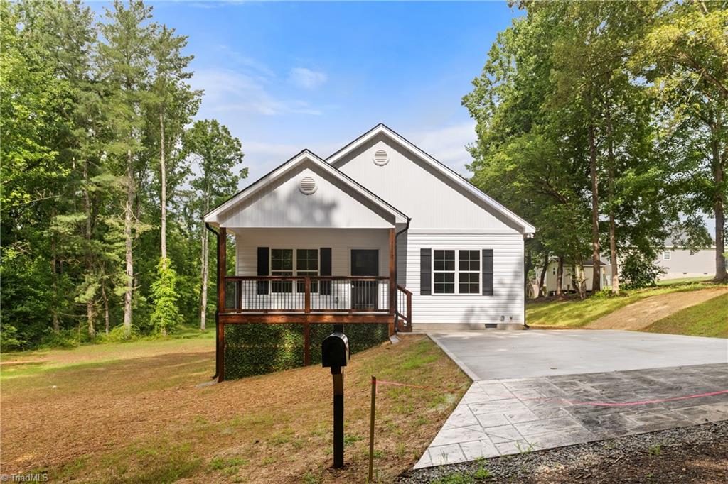 Yadkinville, North Carolina 27055, United States, 3 Bedrooms Bedrooms, ,2 BathroomsBathrooms,Residential,Active,173011