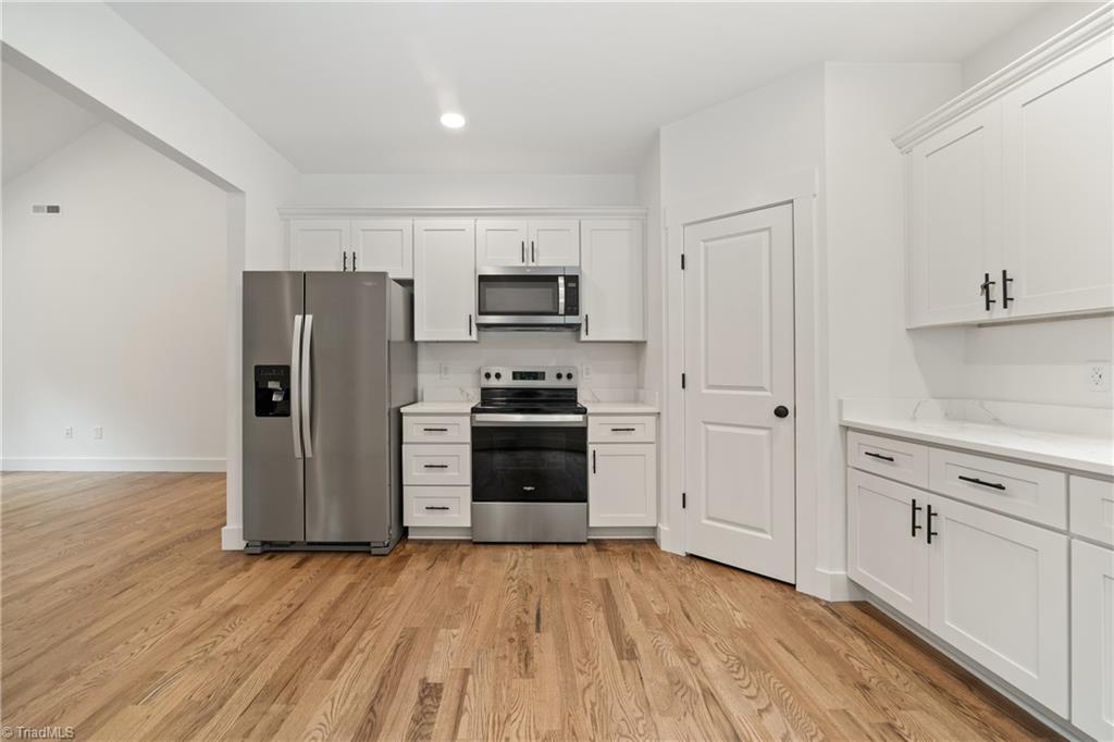 Yadkinville, North Carolina 27055, United States, 3 Bedrooms Bedrooms, ,2 BathroomsBathrooms,Residential,Active,173011