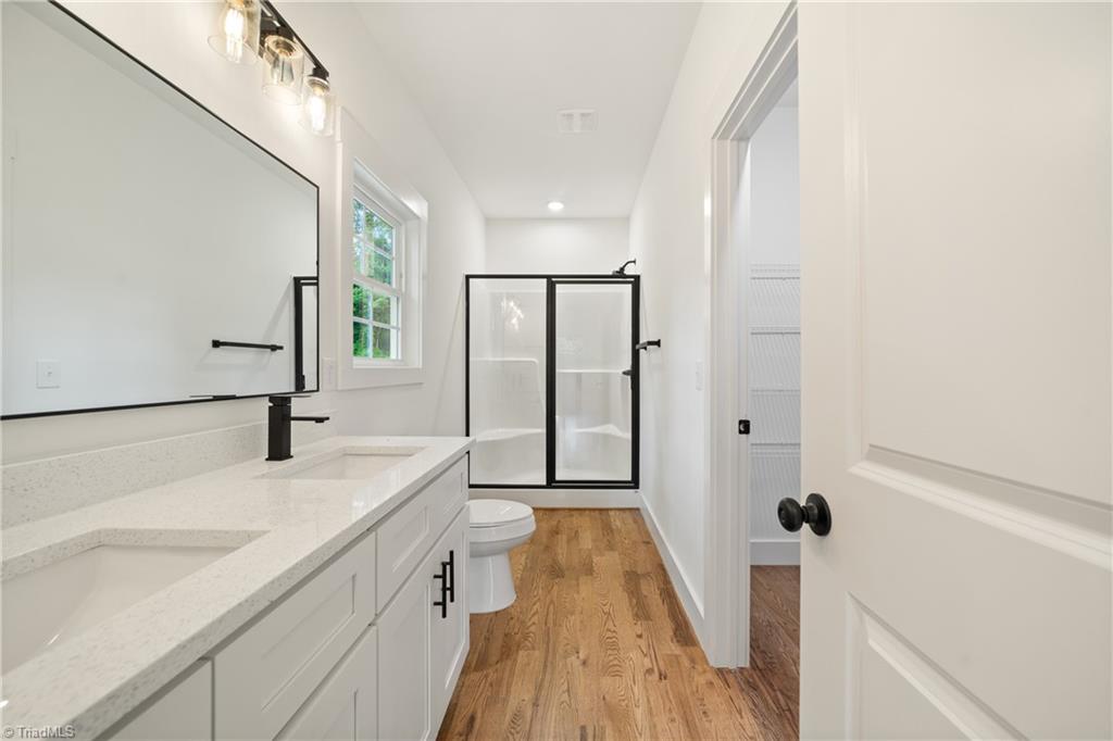 Yadkinville, North Carolina 27055, United States, 3 Bedrooms Bedrooms, ,2 BathroomsBathrooms,Residential,Active,173011