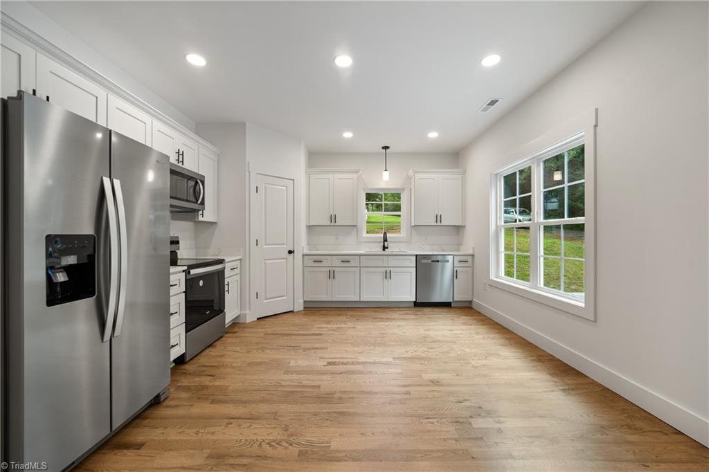 Yadkinville, North Carolina 27055, United States, 3 Bedrooms Bedrooms, ,2 BathroomsBathrooms,Residential,Active,173011