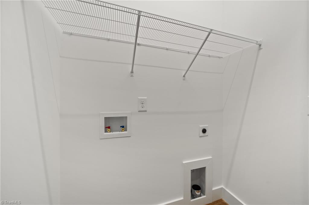 Yadkinville, North Carolina 27055, United States, 3 Bedrooms Bedrooms, ,2 BathroomsBathrooms,Residential,Active,173011