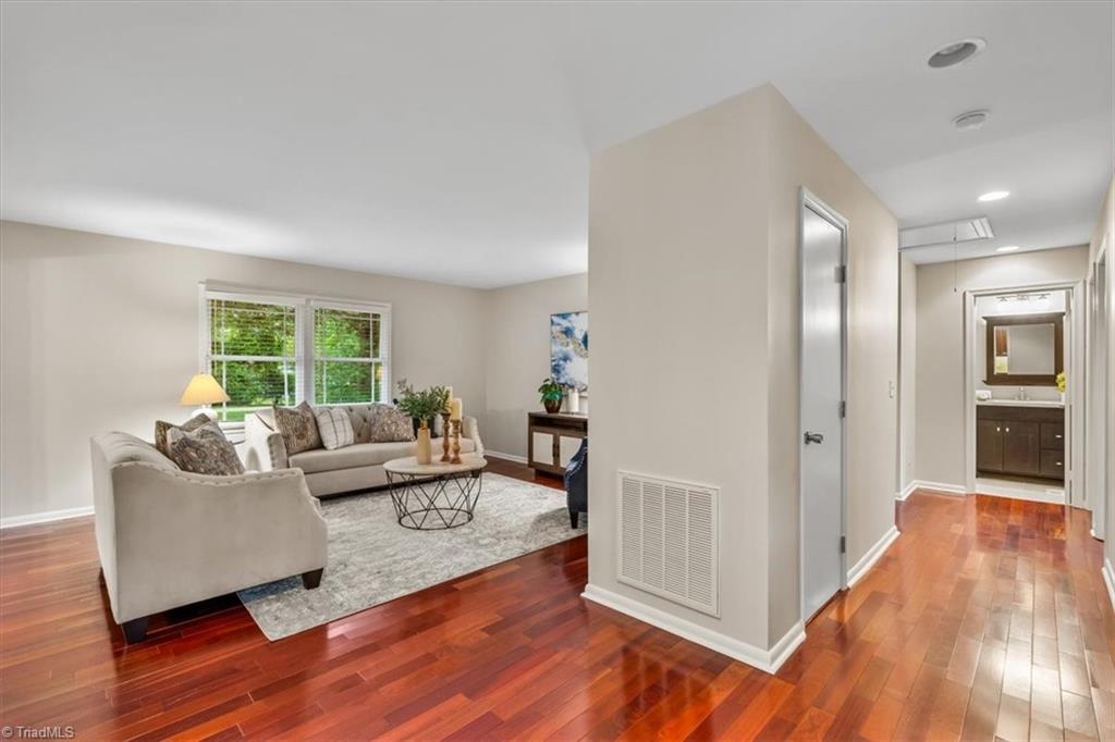 2 Great Castle Court