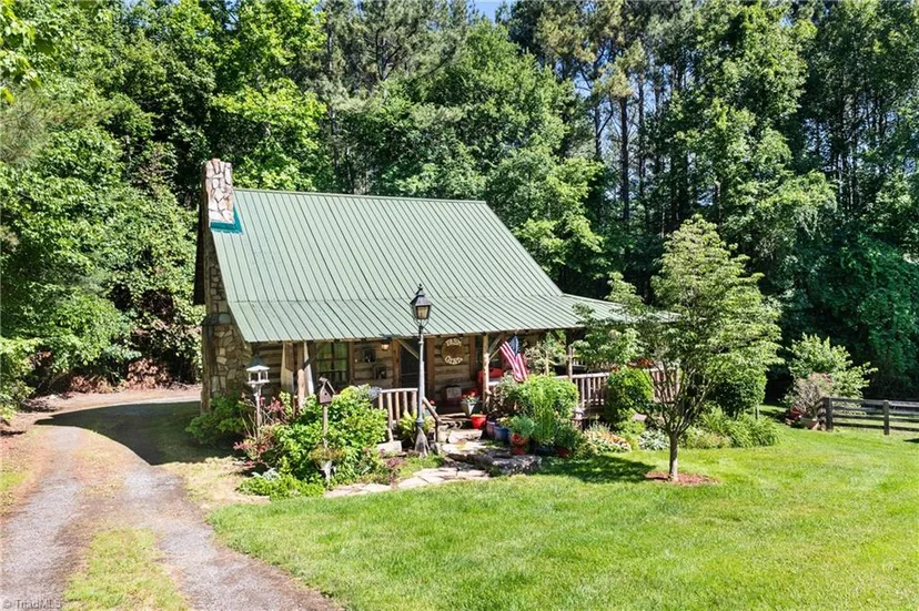 139 Zayas Trail, photo 1 of 50